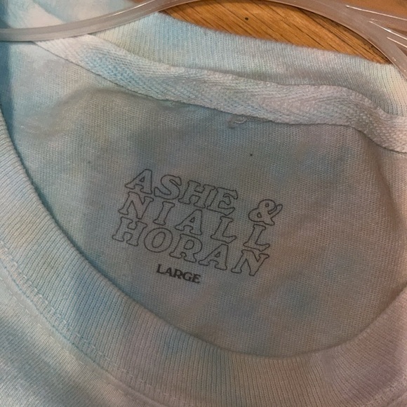Niall Horan tee size large - Picture 3 of 4